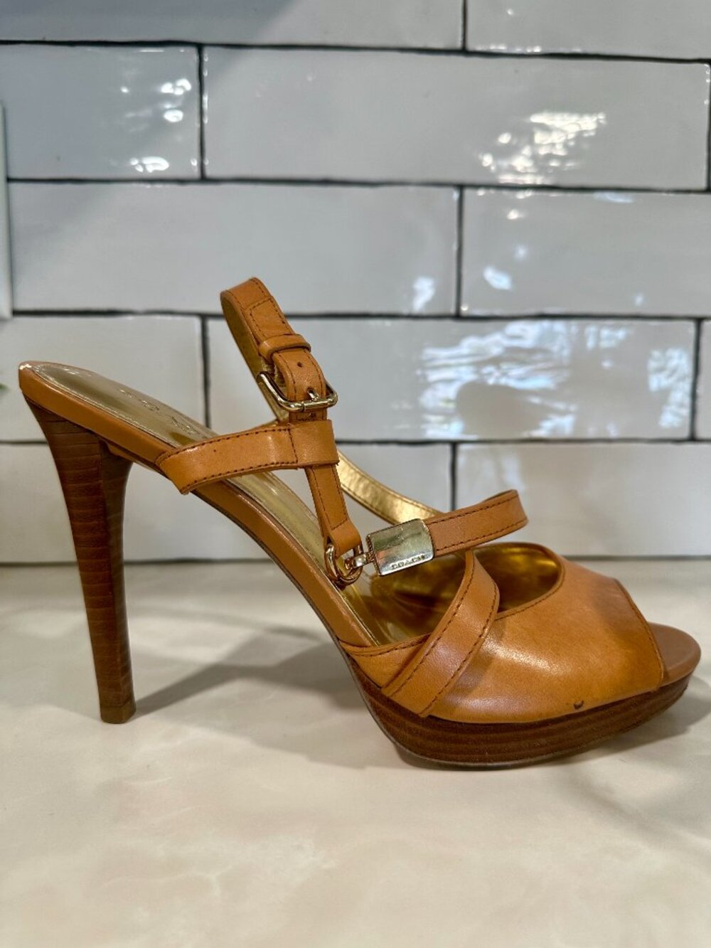 Coach Shoe Size 8 - Picture 2 of 5